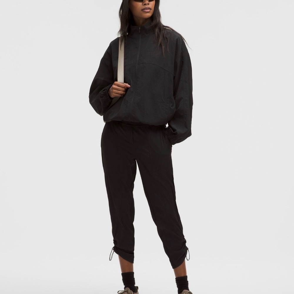 Lululemon Black Dance Studio Mid-Rise Cropped Pant size 8